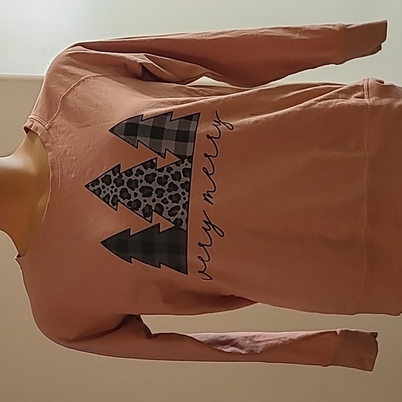 "Very Merry" pajama top size medium - Picture 2 of 10